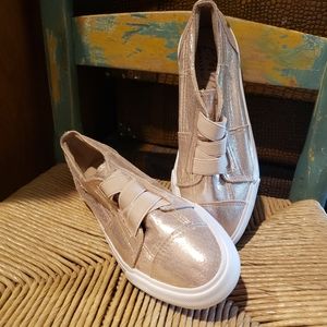 NWOT Blowfish Girl's Malibu Kids Slip-On Sneakers, Gold Metallic - Size 4